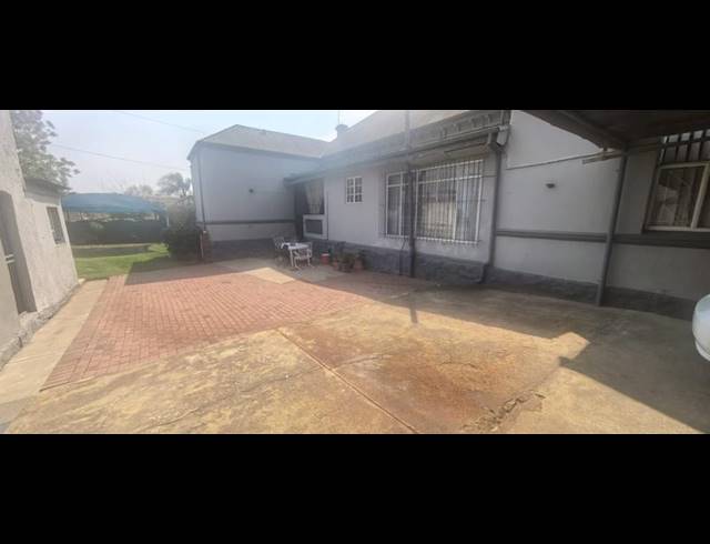 5 BEDROOM HOUSE FOR SALE IN ROODEPOORT CENTRAL